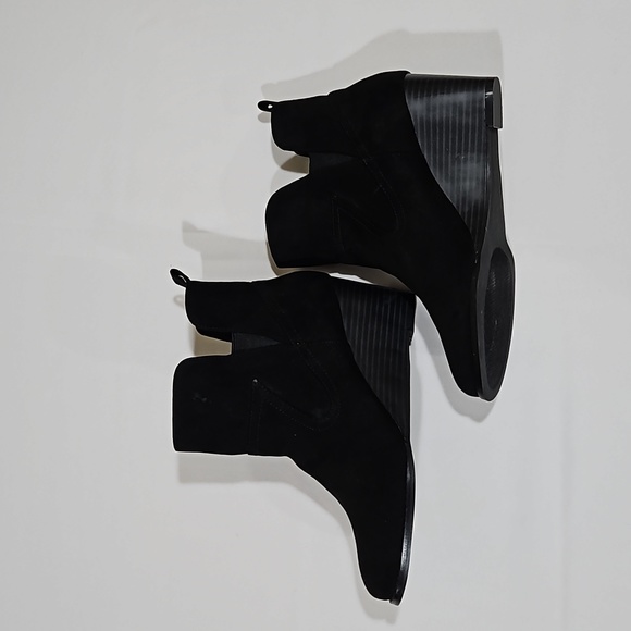 Size 8, Roebuck & Co. Black Wedge Booties - Picture 10 of 15
